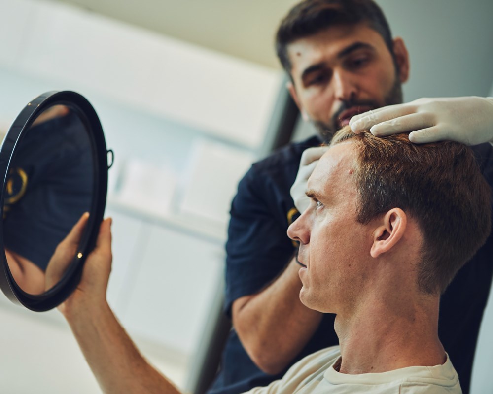 hårtransplantasjoner uten at kunden barberes eller klippes
